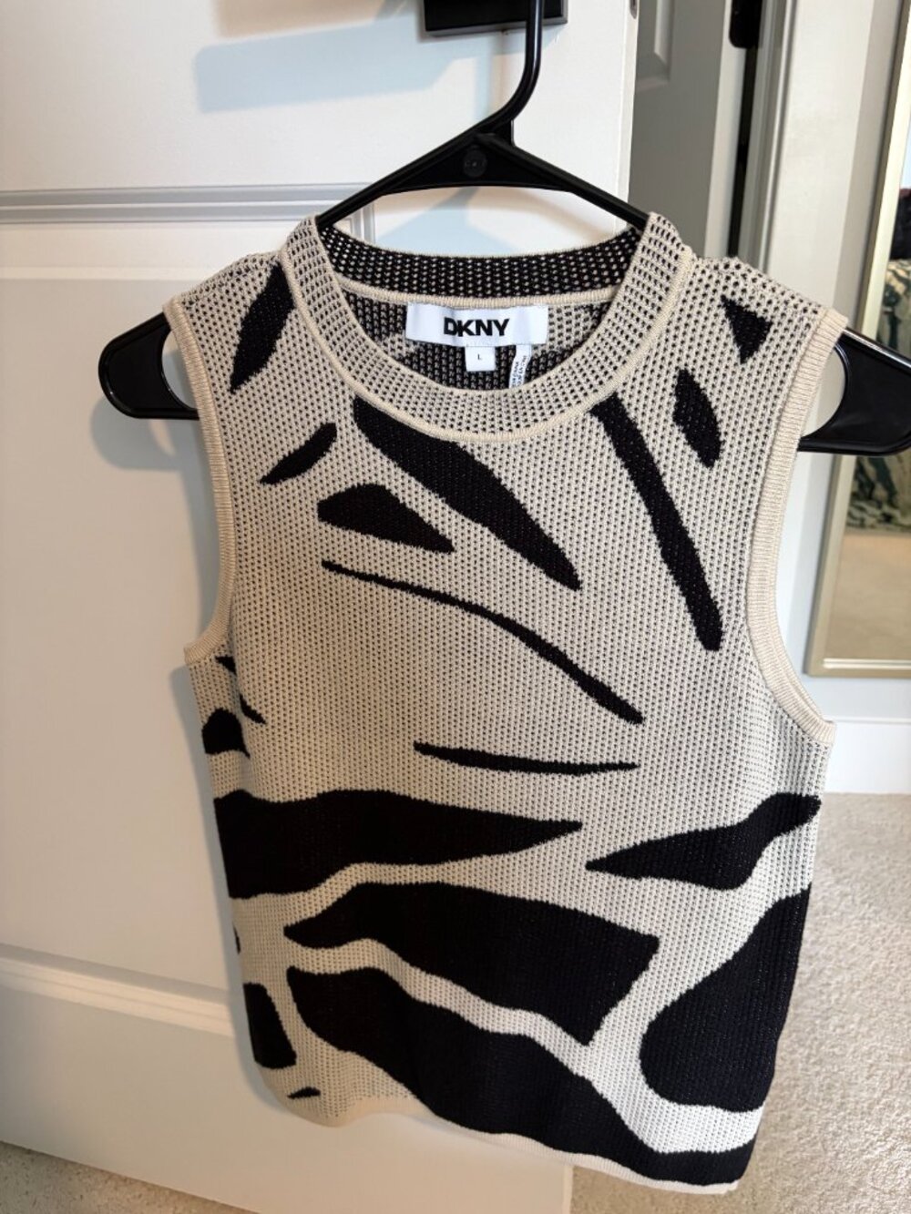 DKNY Black and Tan Tank Top Size Large